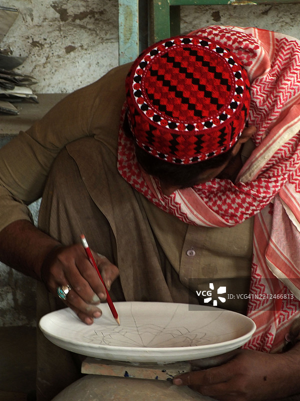 工作场所正在制作陶土陶器图片素材
