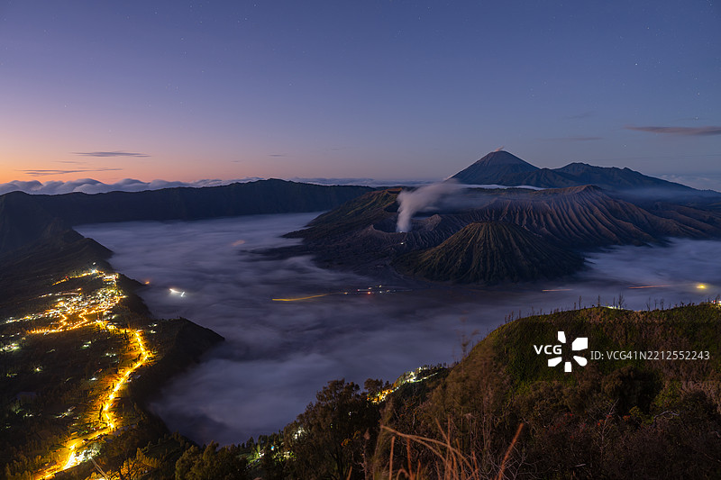 晨曦中的布罗莫腾格尔塞梅鲁国家公园风景图片素材