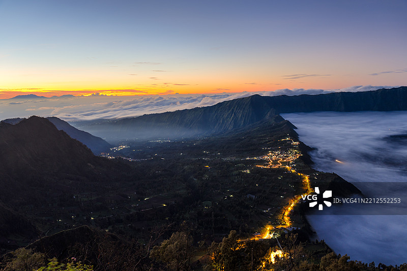 晨曦中的布罗莫腾格尔塞梅鲁国家公园风景图片素材