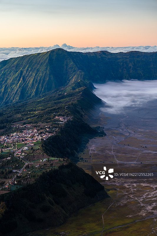 晨曦中的布罗莫腾格尔塞梅鲁国家公园风景图片素材