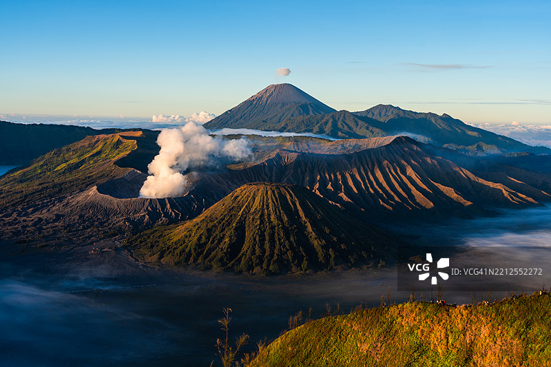 晨曦中的布罗莫腾格尔塞梅鲁国家公园风景图片素材