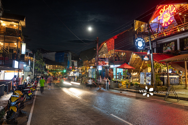 斯里兰卡埃拉的生机勃勃的夜街图片素材