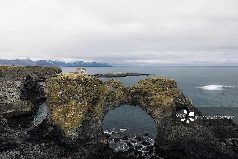 斯奈山半岛火山海岸线的戏剧性景观图片素材