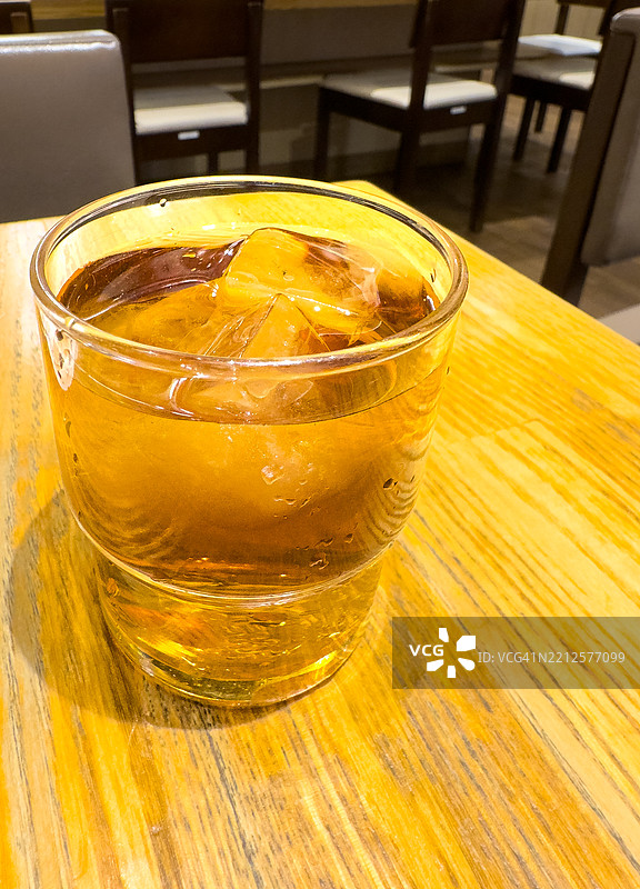 拉面店里的冰麦茶图片素材