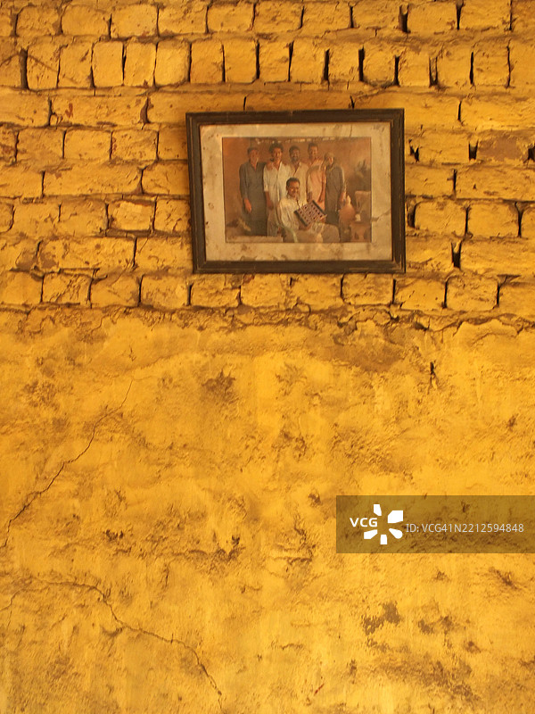 工作场所中的陶土陶器和陶瓷制作过程图片素材