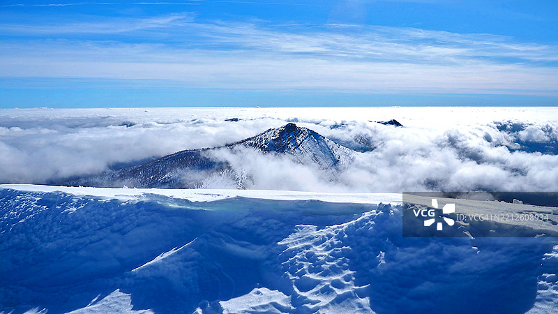 从贝特朗山顶看到的米苏山，利古里亚阿尔卑斯山，意大利图片素材