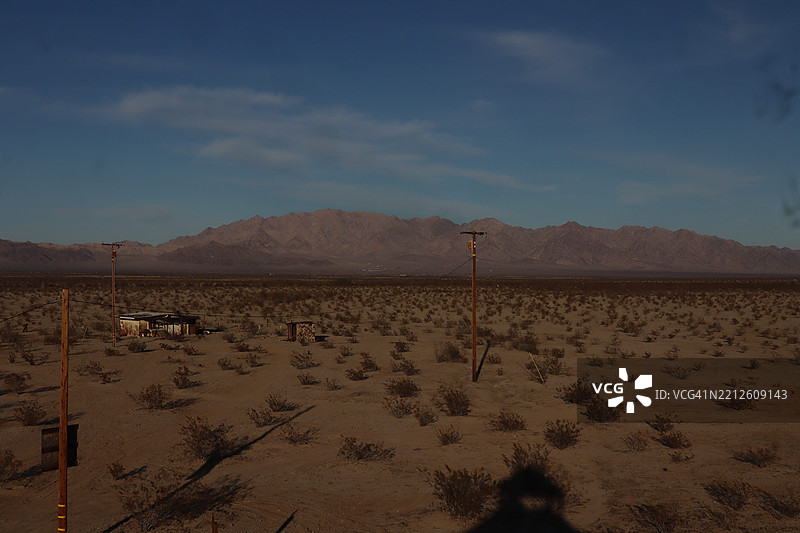 加利福尼亚州的沙漠美景与天空相映成趣，美国图片素材