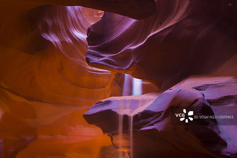 亚利桑那州佩吉的岩石 formations 低角度视图， 美国图片素材