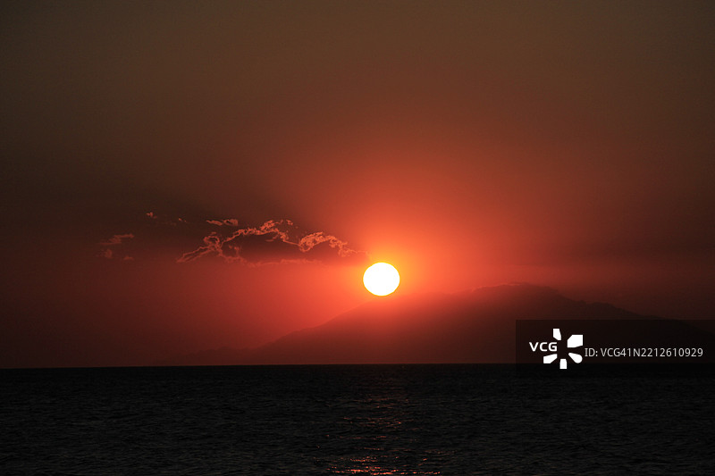 土耳其橙色天空下的海景图片素材