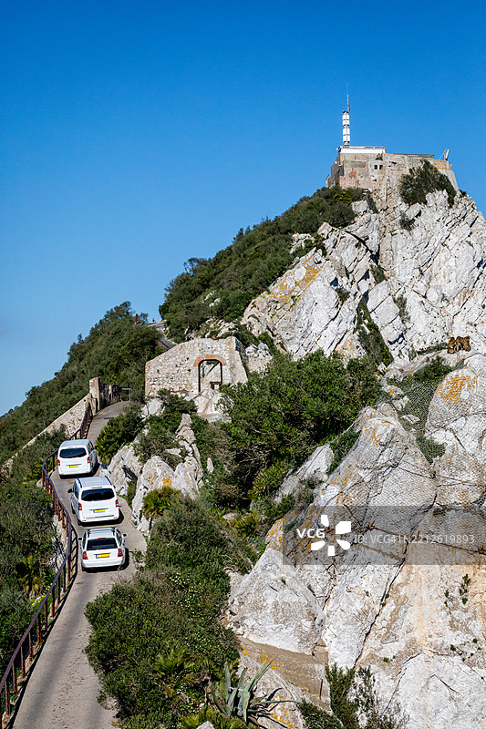 通往直布罗陀岩顶的蜿蜒道路图片素材