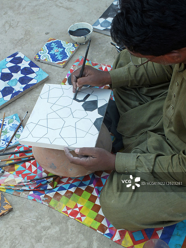 工作场所正在制作陶土陶器图片素材