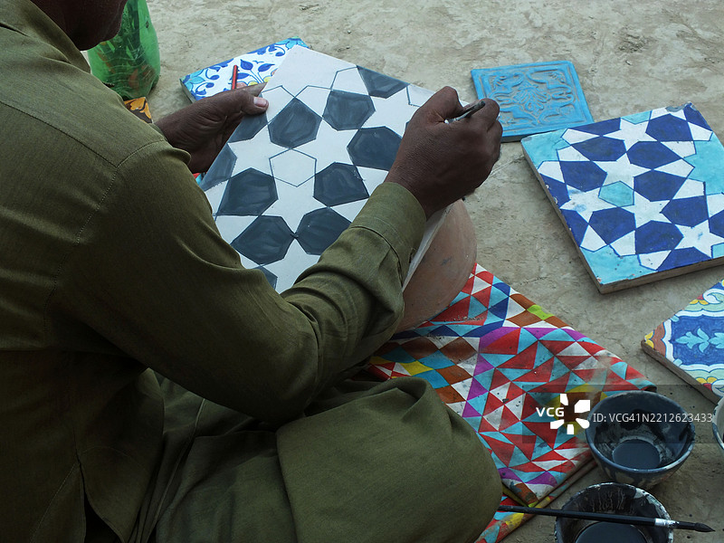 工作场所正在制作陶土陶器图片素材