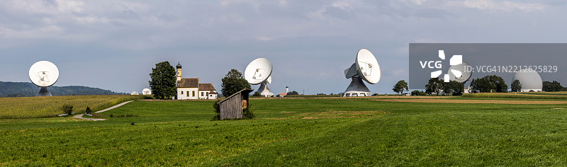 许多抛物面天线 - 德国巴伐利亚的赖斯廷地面站图片素材