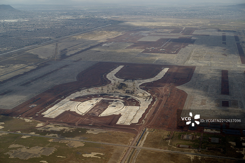 墨西哥城新国际机场（NAIM）未完成的建设工地鸟瞰图，特斯科科，墨西哥图片素材