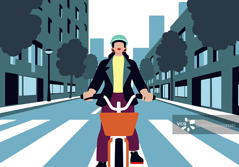 一位女性骑着自行车在城市街道上，街道两旁是建筑和树木，头戴安全帽。图片素材