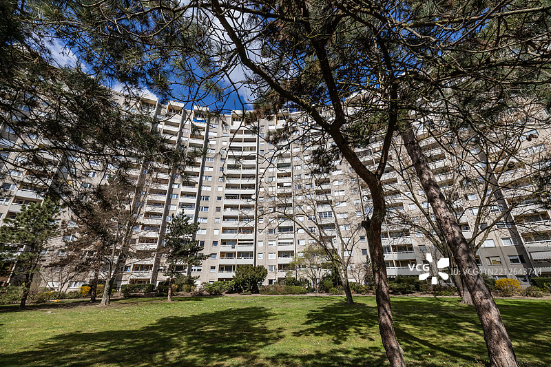 大型住宅塔楼的外立面图片素材