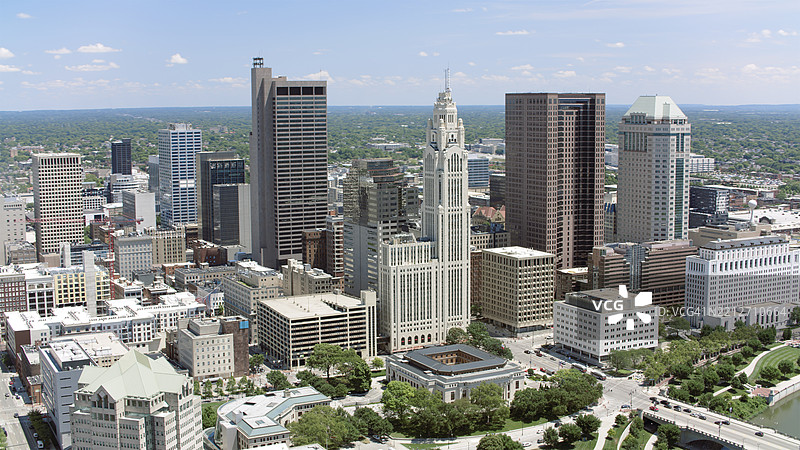 乔治亚州哥伦布市现代市中心天际线，办公大楼与历史建筑交相辉映图片素材