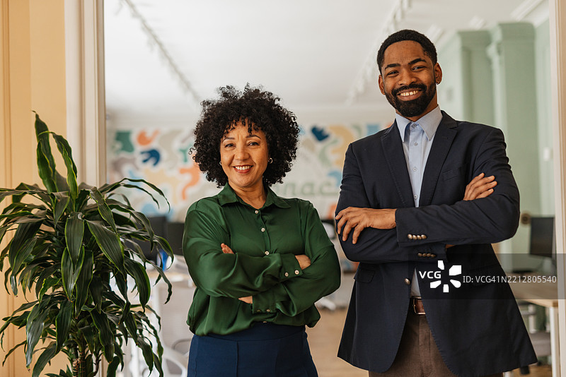 成功的商业伙伴展示团队合作的价值观图片素材