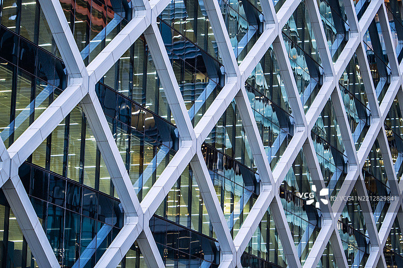 夜间的办公楼外立面图片素材