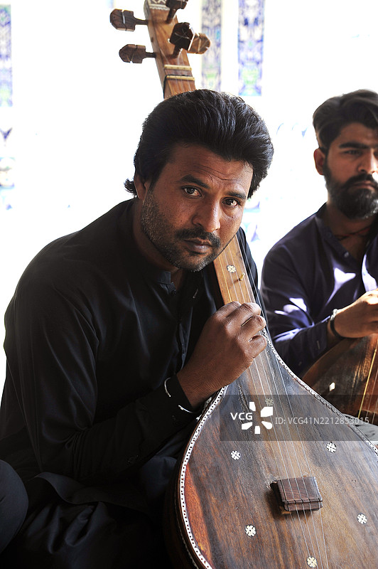 一群人为了纪念苏菲圣人而欢庆，巴基斯坦图片素材