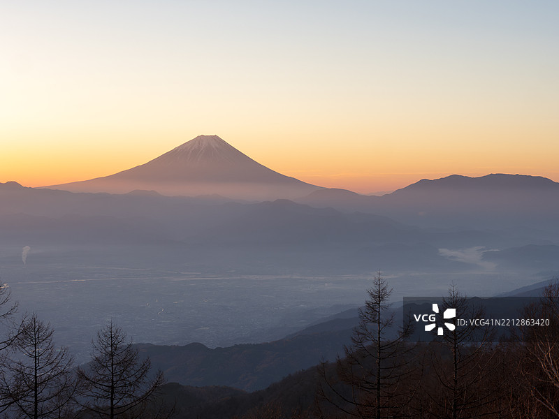 富士山与甲府盆地，拍摄于天神山图片素材