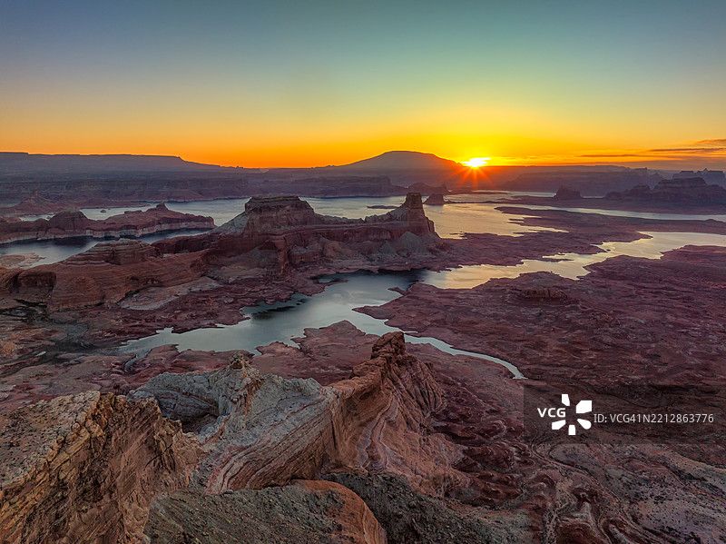 阿尔斯特罗姆点黎明时分，格伦峡谷国家休闲区，亚利桑那州，美国图片素材