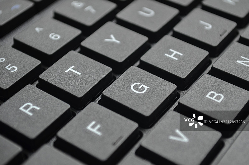 办公电脑键盘的特写。图片素材