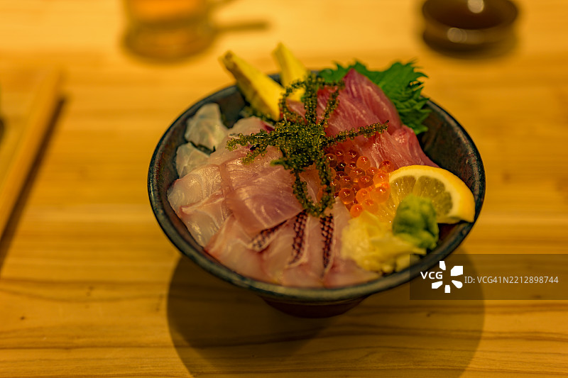 生鱼片和冲绳海葡萄 - 冲绳料理，冲绳那霸，日本图片素材