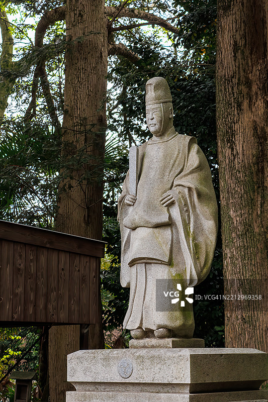 创始人阿部宗任的雕像。他是11世纪（平安时代中后期）的军事指挥官。因在东北地区的善久年之役（内战）中的成就，他在此地被奉为神明。图片素材