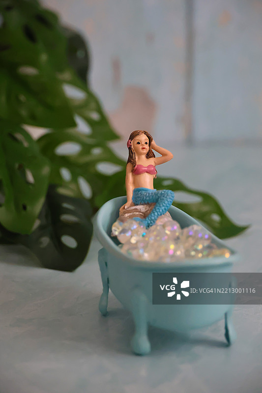 泡澡中的美人鱼图片素材