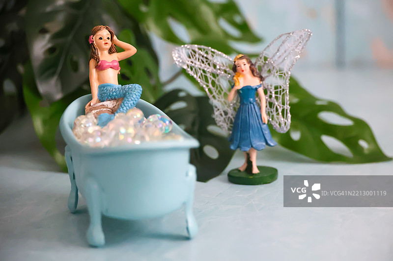 泡澡中的美人鱼图片素材