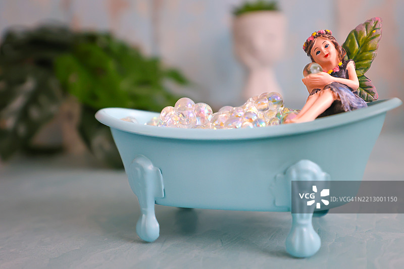 泡澡中的仙女图片素材