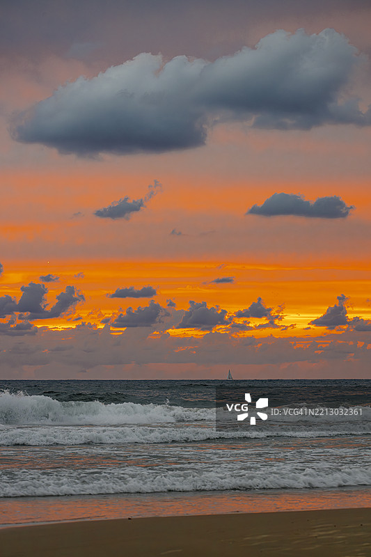 色彩饱和的美丽日落图片素材
