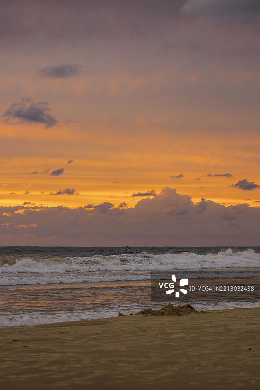色彩饱和的美丽日落景色图片素材