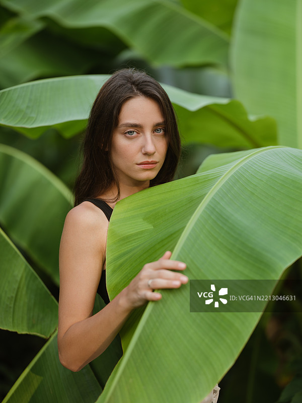 自然美的女性肖像图片素材