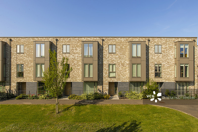 英国现代豪华住宅区的高空视角图片素材