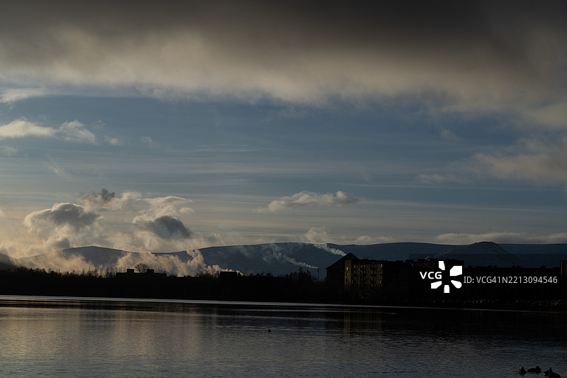 湖泊与天空的美丽景色，摩尔曼斯克，摩尔曼斯克州，俄罗斯图片素材