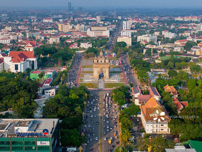 万象天际线与巴图克赛图片素材