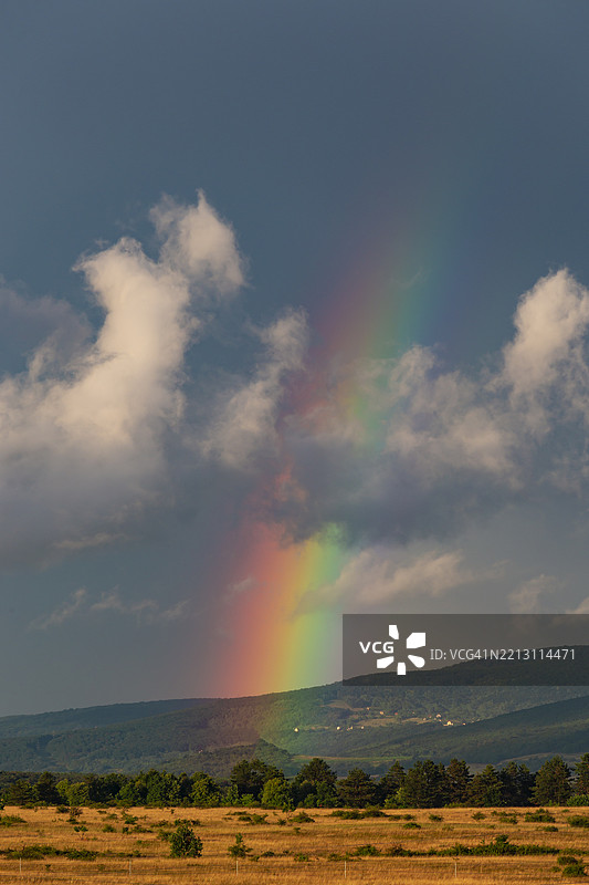 天空中彩虹的美丽景色图片素材