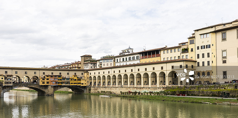 阿诺河上的老桥图片素材