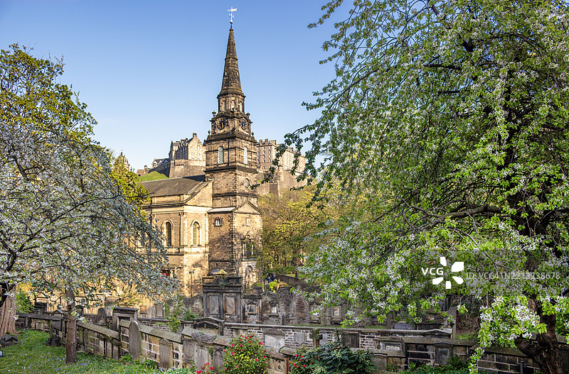 圣卡斯伯特教堂和爱丁堡城堡，爱丁堡，苏格兰图片素材