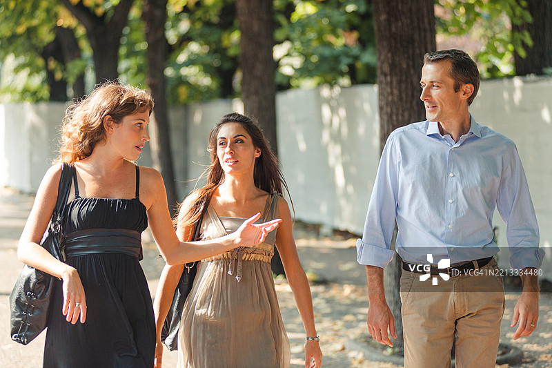 爸爸和女儿们在一起图片素材