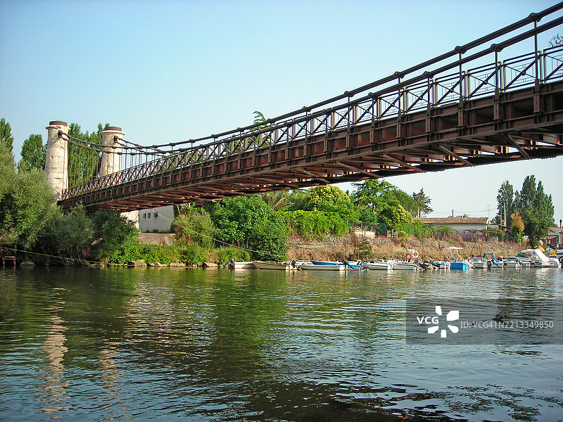 意大利加里廖河上的费尔迪南多·波旁大桥图片素材