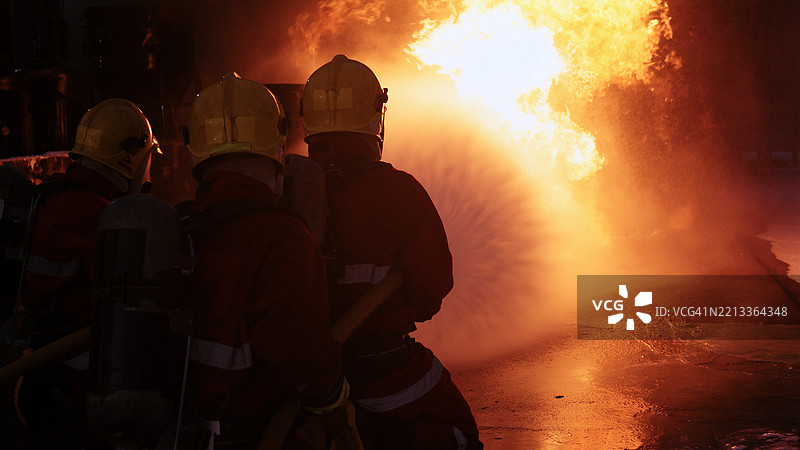 消防员团队。图片素材