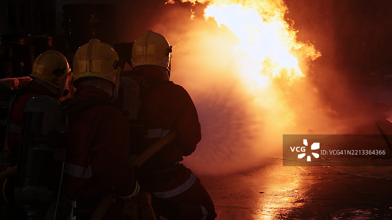 消防员团队。图片素材