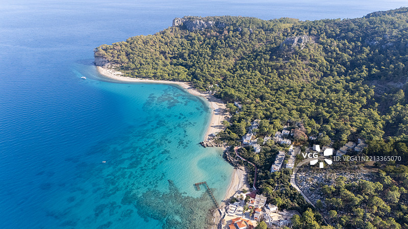 土耳其安塔利亚凯梅尔的月光湾鸟瞰图图片素材