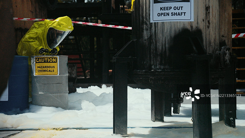 石油化工厂化学泄漏事故演练。图片素材