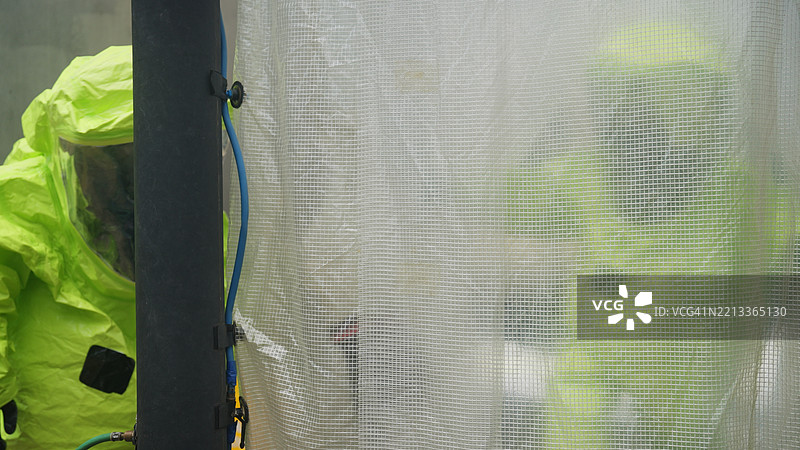 石油化工厂化学泄漏事故演练。图片素材