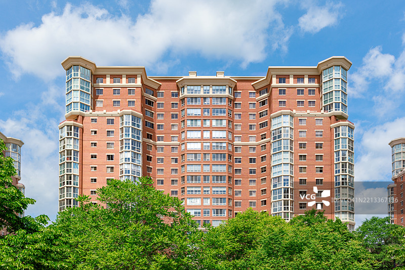 市中心区域的多户住宅建筑图片素材
