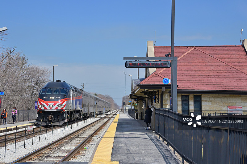 通勤列车到达图片素材